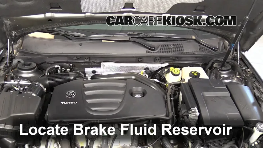 2011 Buick Regal CXL 2.0L 4 Cyl. Turbo FlexFuel Liquide de frein Contrôler le niveau de liquide de frein